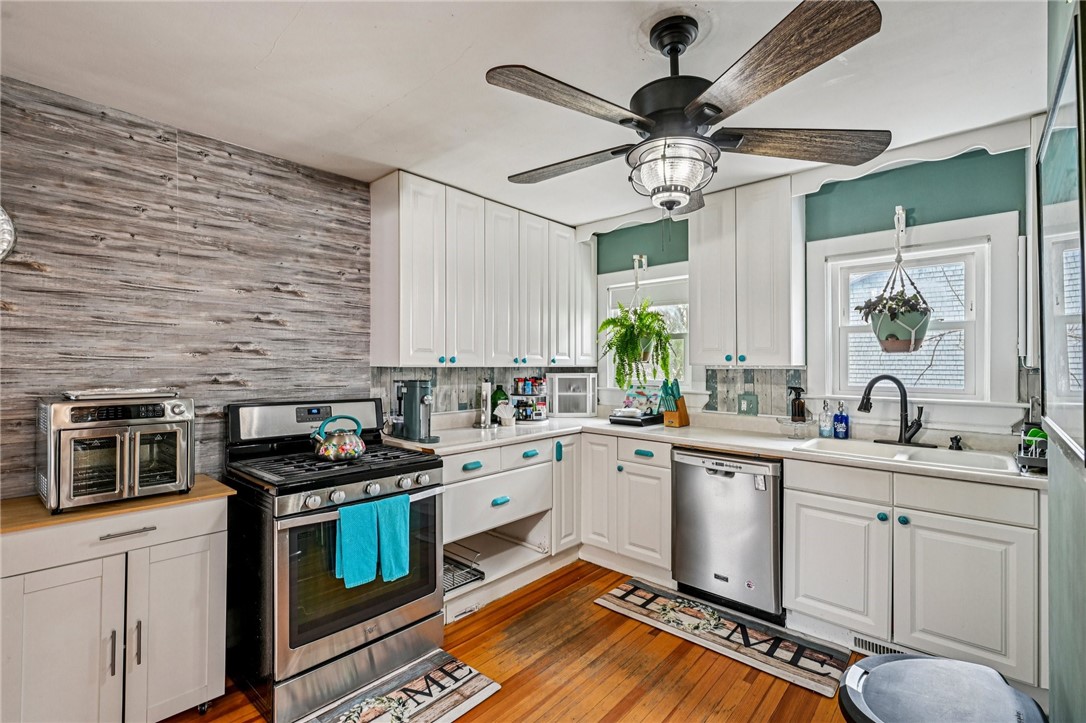 26 Barton Avenue Warwick, RI 02889 - Photo 10 of 37