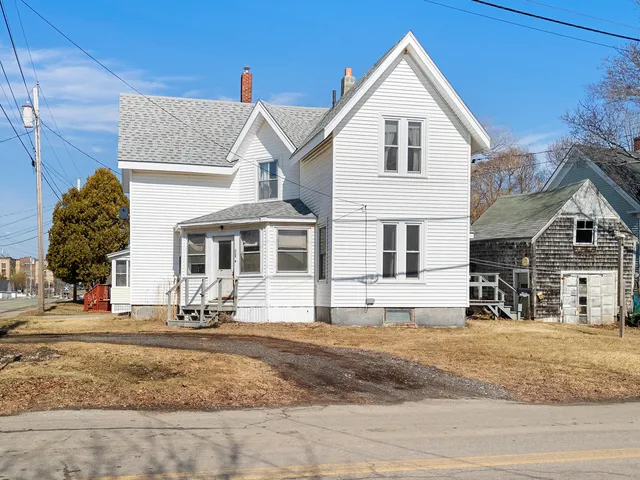 $299,000 | 113 Pleasant Street, Rockland, ME 04841
