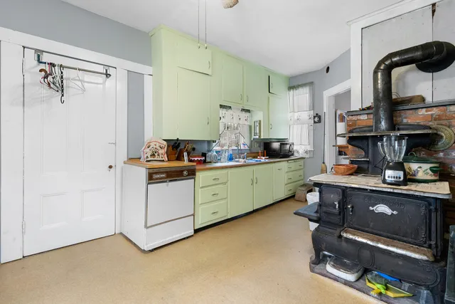 $299,000 | 113 Pleasant Street, Rockland, ME 04841