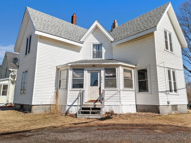 $299,000 | 113 Pleasant Street, Rockland, ME 04841