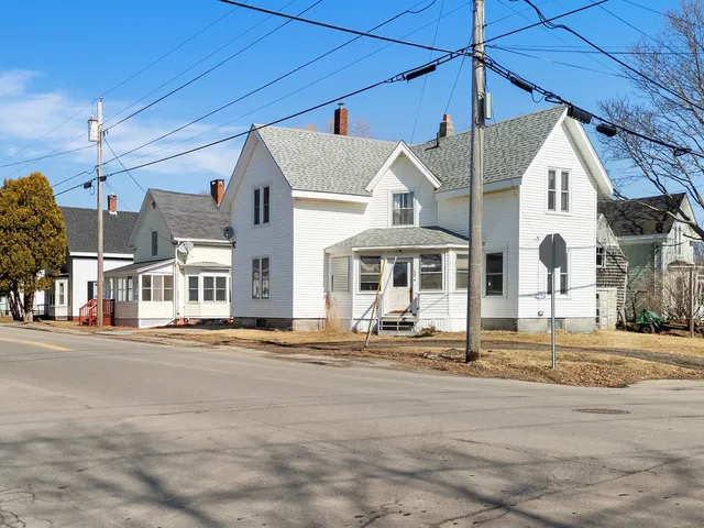 $299,000 | 113 Pleasant Street, Rockland, ME 04841