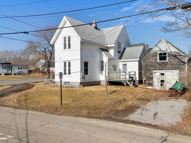 $299,000 | 113 Pleasant Street, Rockland, ME 04841
