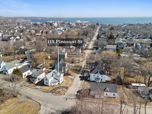 $299,000 | 113 Pleasant Street, Rockland, ME 04841
