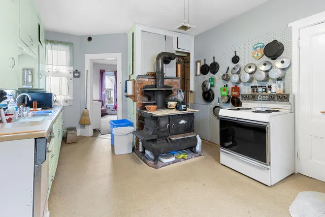 $299,000 | 113 Pleasant Street, Rockland, ME 04841