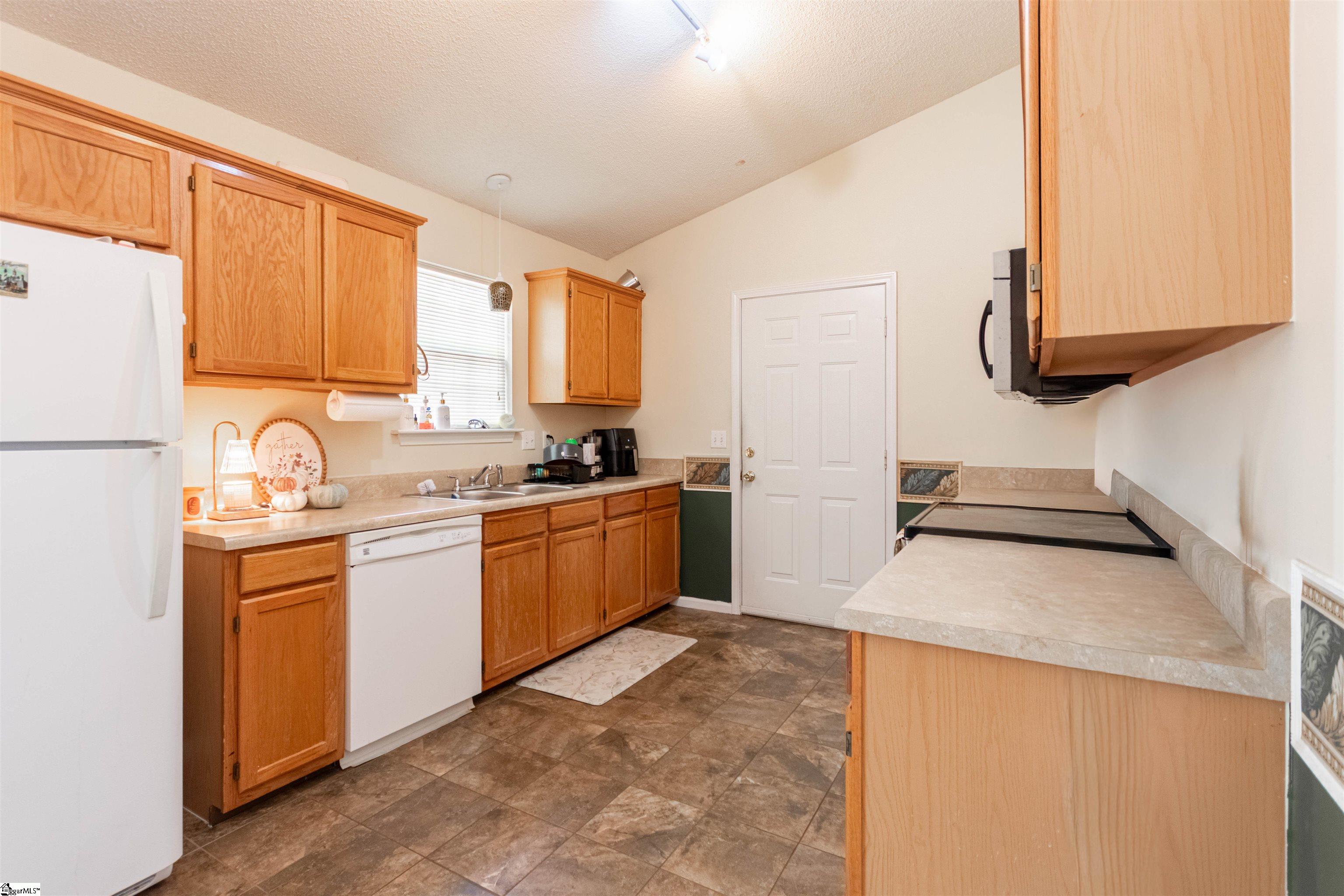 132 High Meadows Lane Greer, SC 29651 - Photo 6 of 20