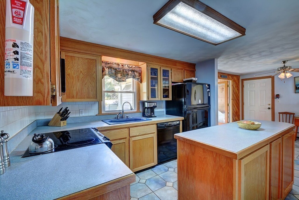 23 Carpenter Road Dudley, MA 01571 - Photo 7 of 30 Gallery Image 7