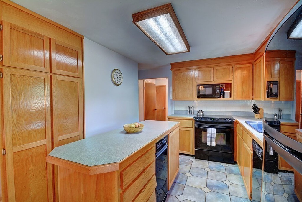 23 Carpenter Road Dudley, MA 01571 - Photo 8 of 30 Gallery Image 8