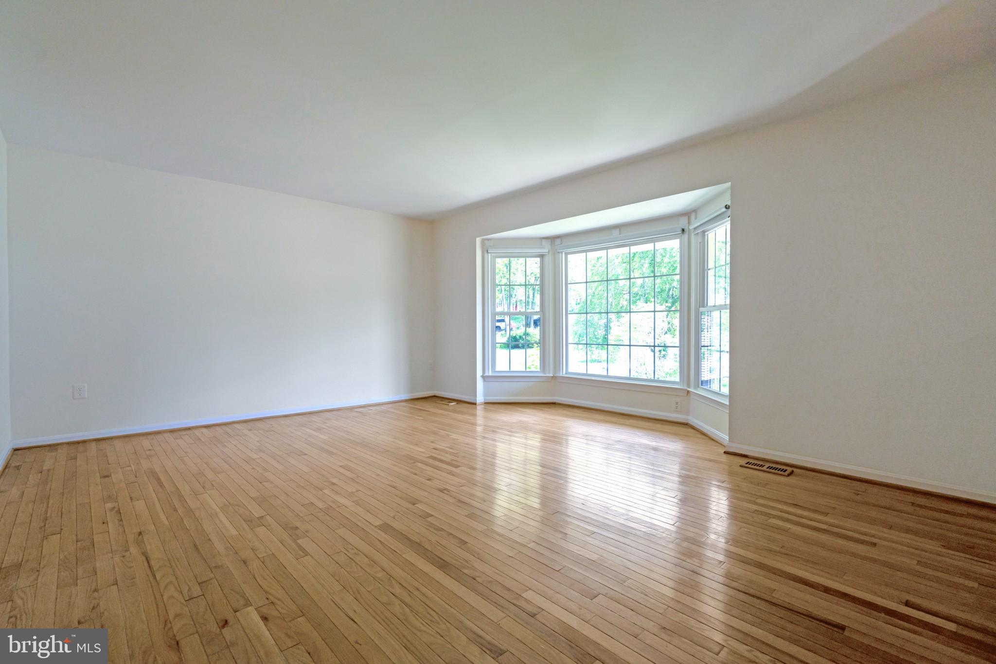 7628 Chancellor Way Springfield, VA 22153 - Photo 3 of 30 Living Room w/ Bay Window