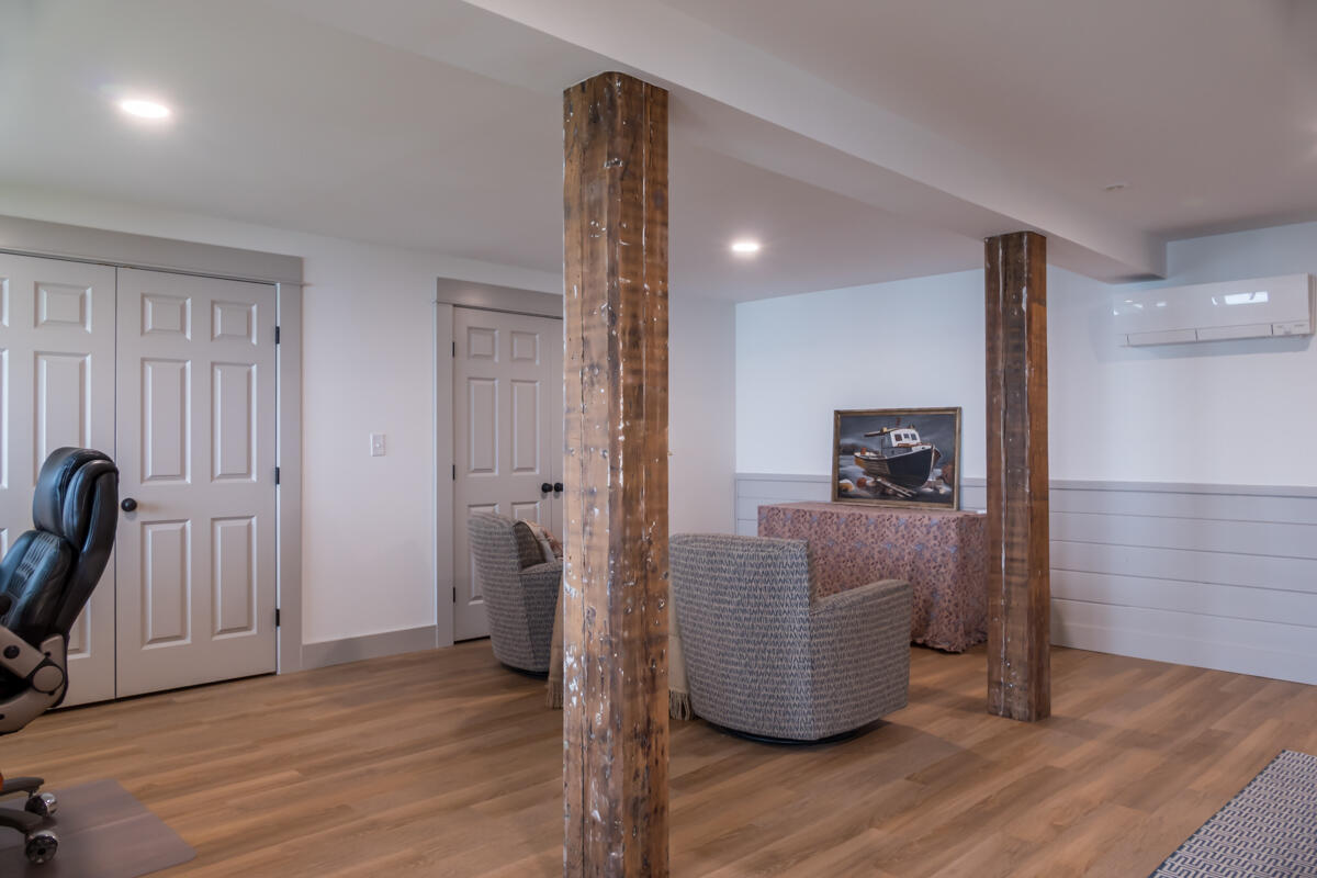 3 McKinney Road Harpswell, ME 04079 - Photo 37 of 77 34-Family room (2 of 5)