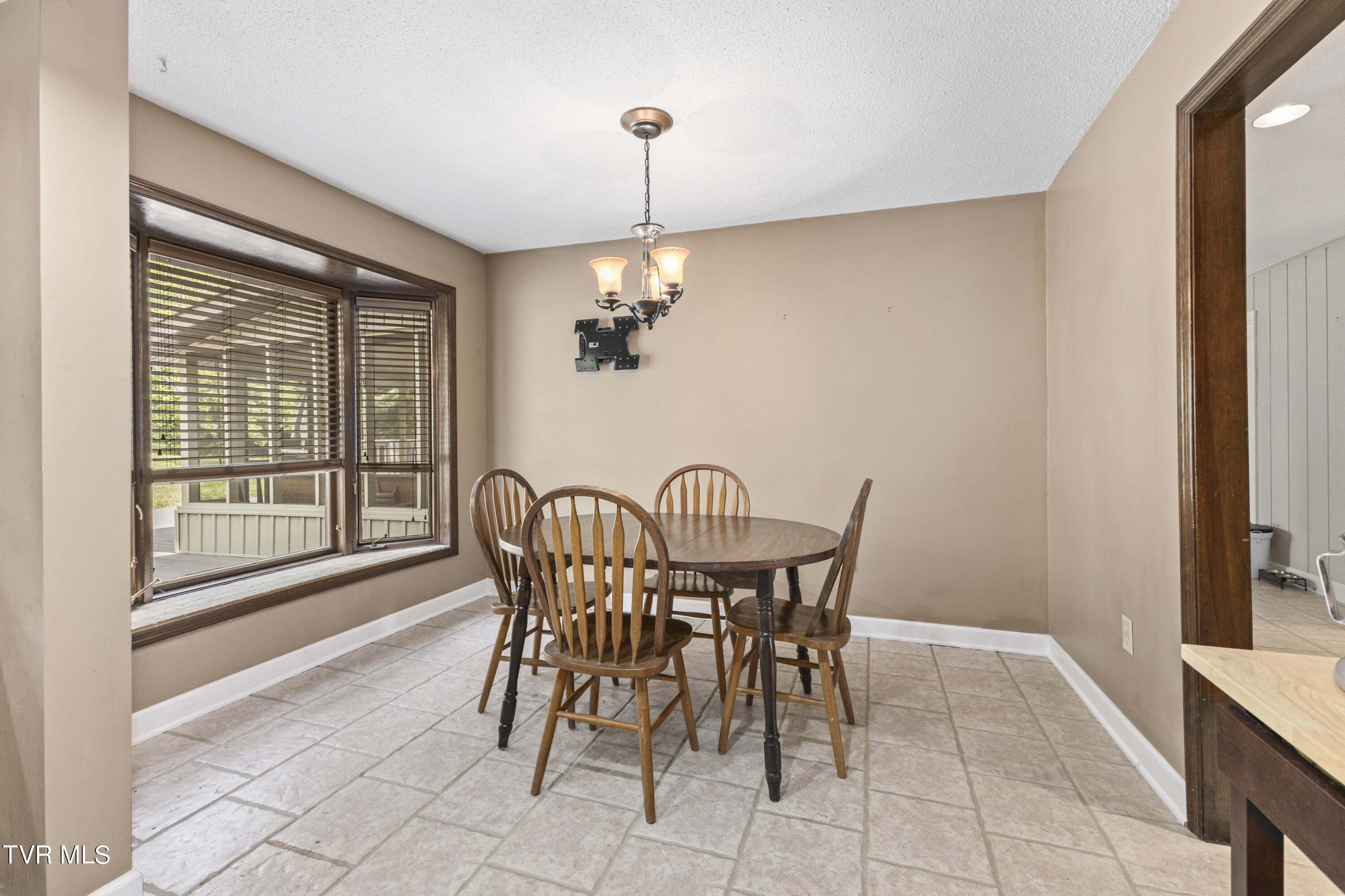 1902 Overhill Road Bristol, VA 24201 - Photo 12 of 54 128A4855
