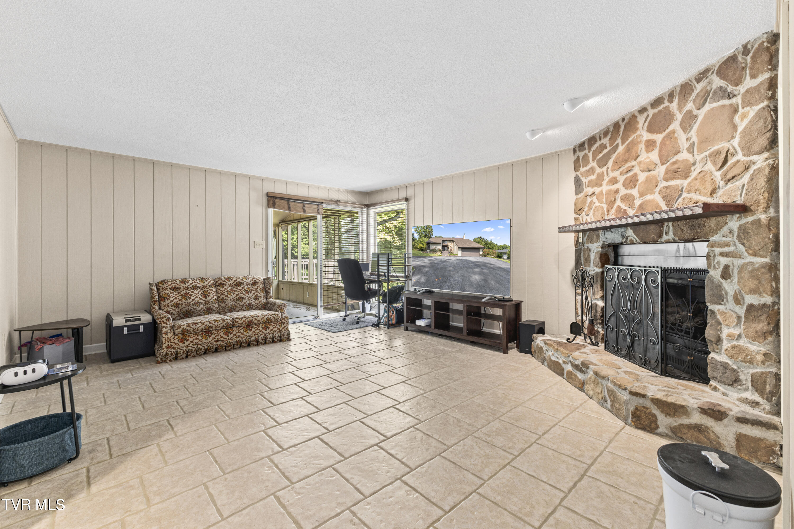 1902 Overhill Road Bristol, VA 24201 - Photo 13 of 54 128A4871