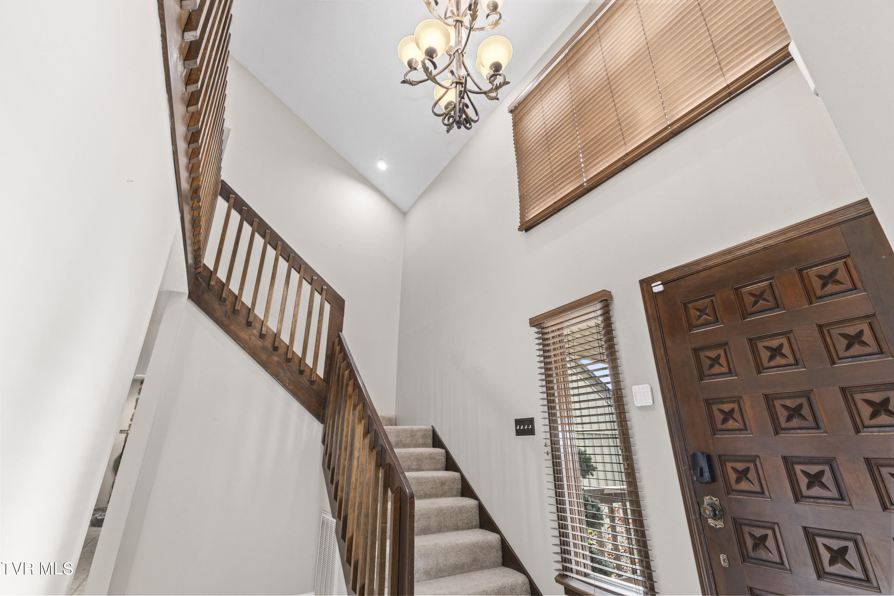 1902 Overhill Road Bristol, VA 24201 - Photo 17 of 54 128A4851