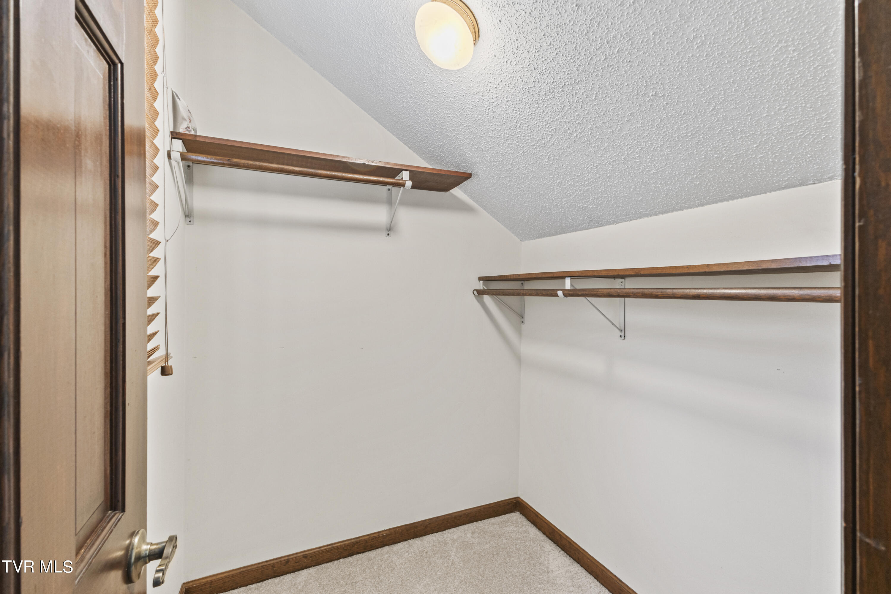 1902 Overhill Road Bristol, VA 24201 - Photo 23 of 54 128A4812