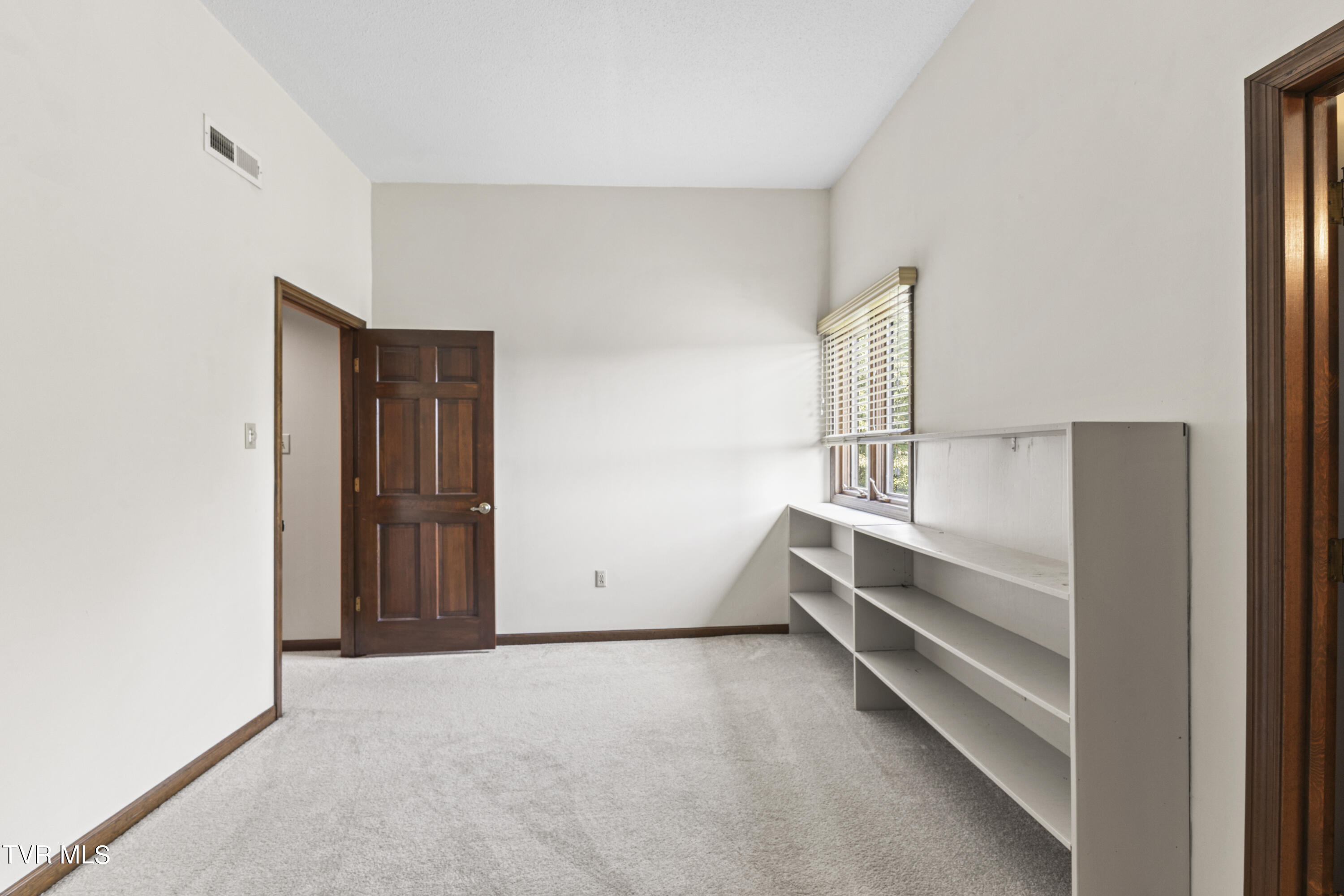 1902 Overhill Road Bristol, VA 24201 - Photo 24 of 54 128A4815