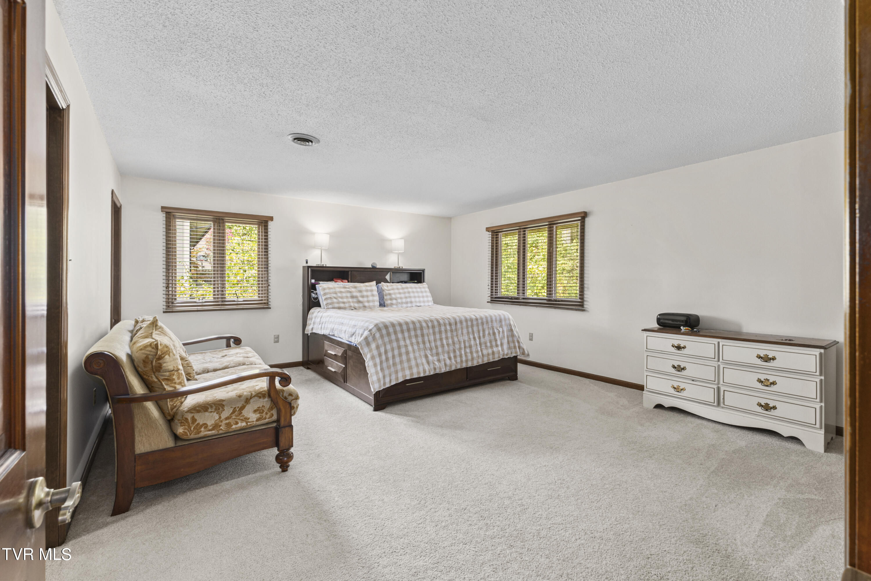 1902 Overhill Road Bristol, VA 24201 - Photo 27 of 54 128A4829