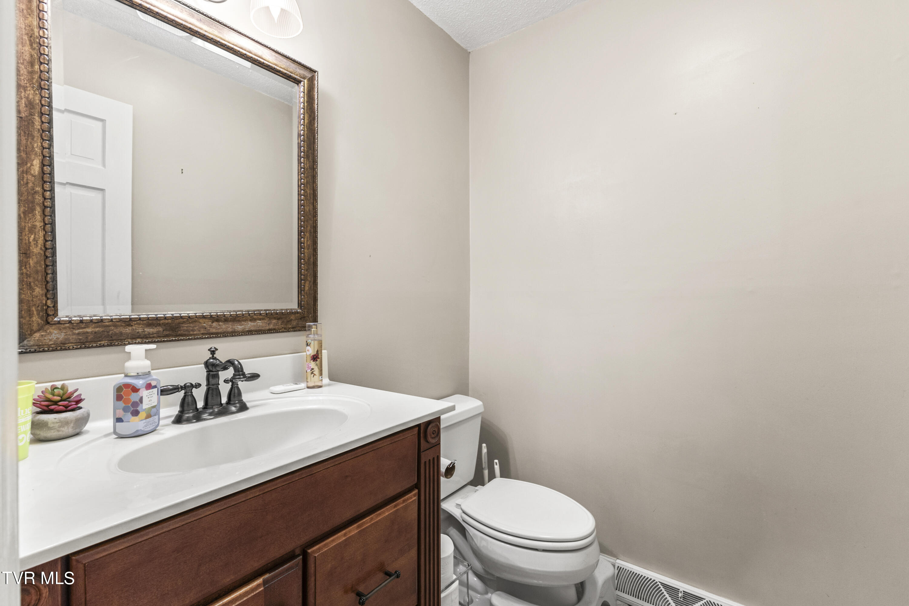 1902 Overhill Road Bristol, VA 24201 - Photo 31 of 54 128A4876