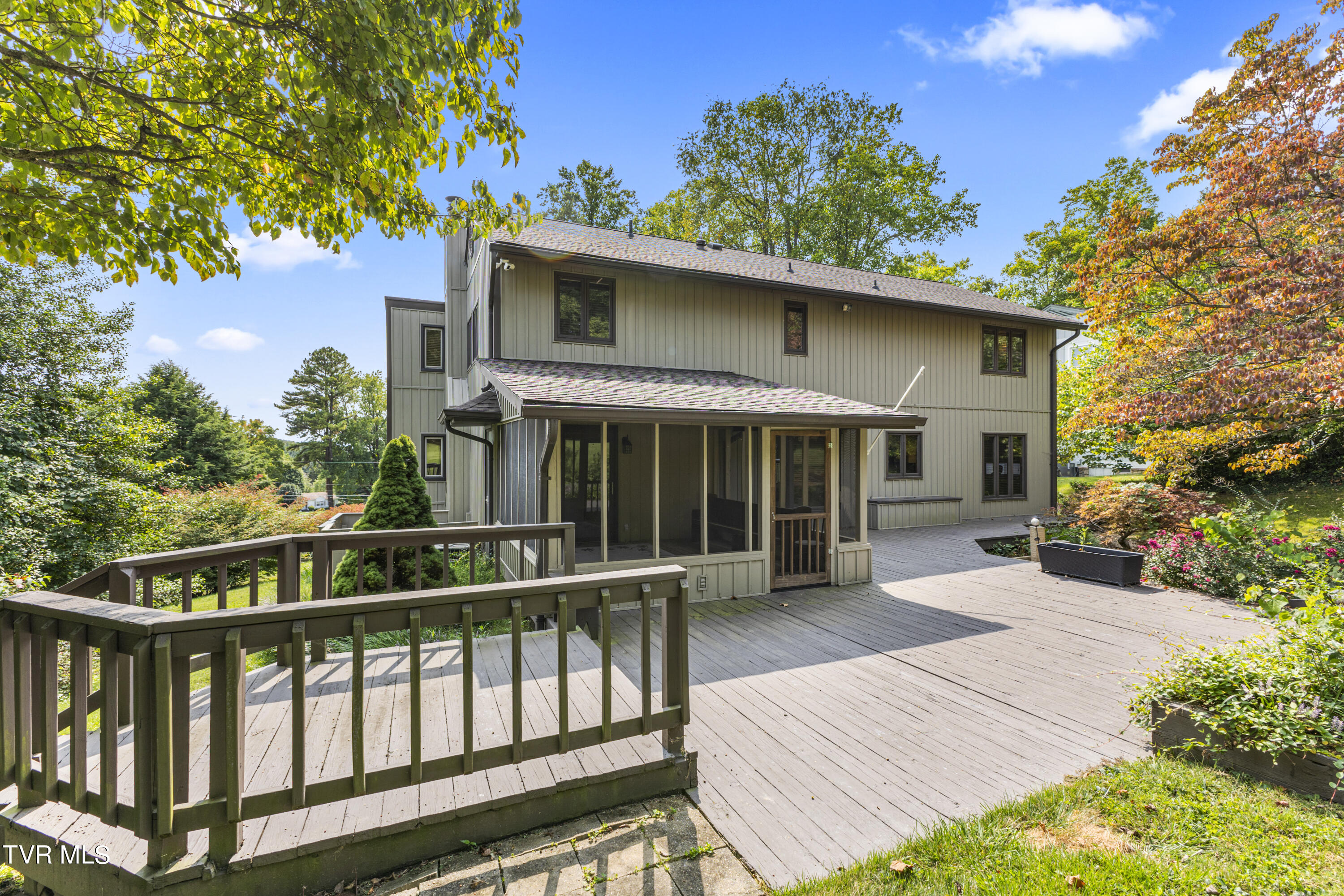 1902 Overhill Road Bristol, VA 24201 - Photo 35 of 54 128A4921