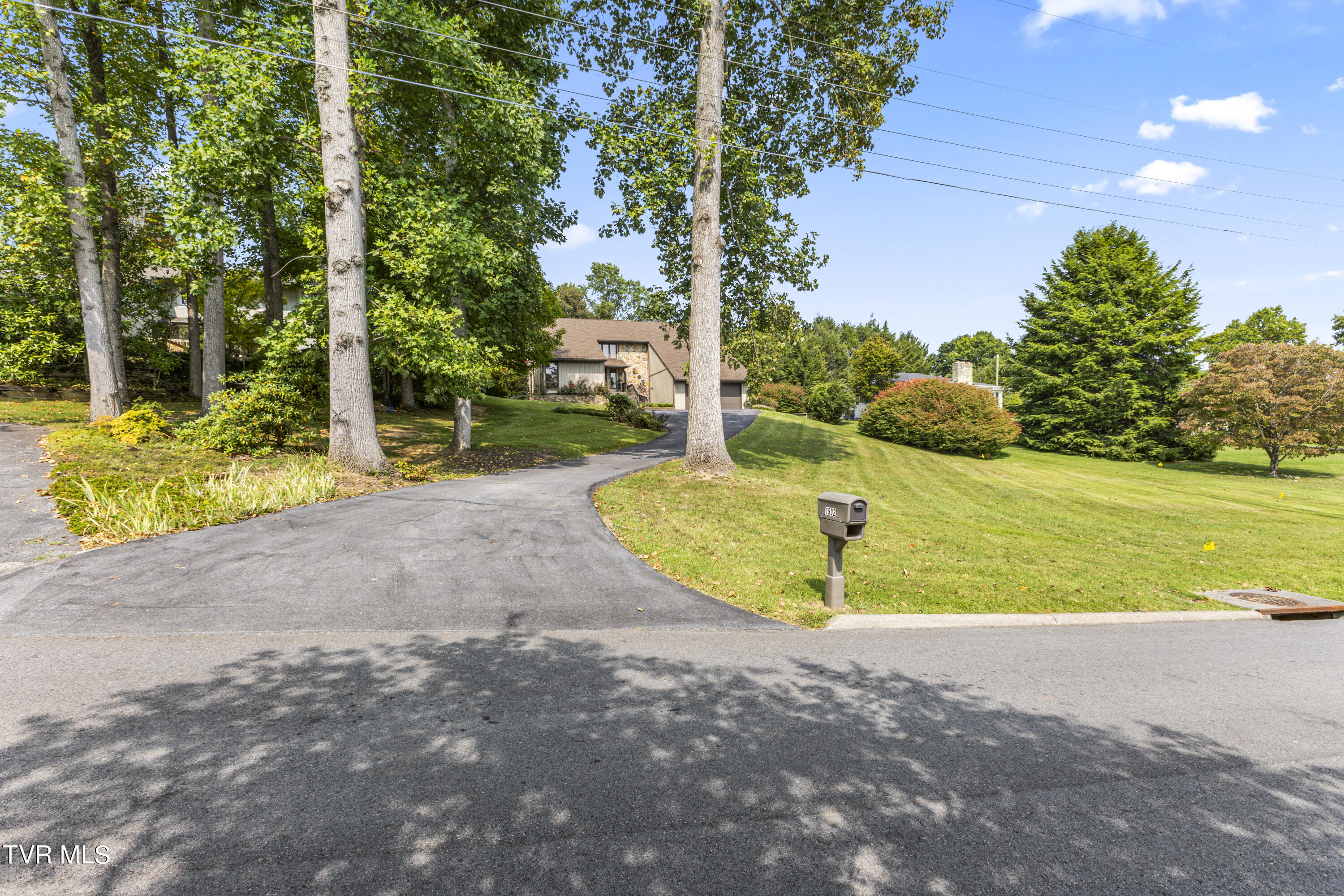 1902 Overhill Road Bristol, VA 24201 - Photo 47 of 54 128A4912