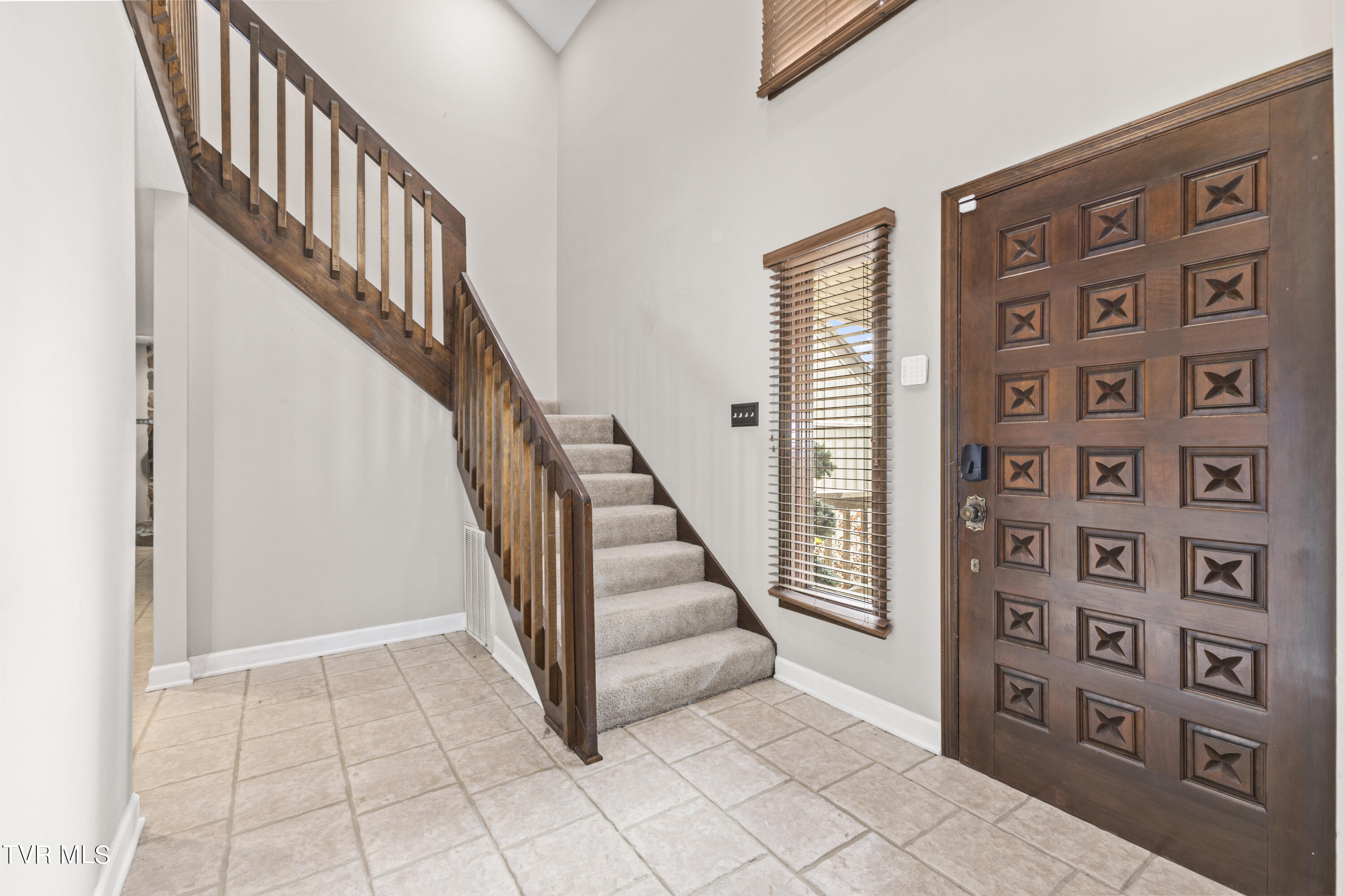 1902 Overhill Road Bristol, VA 24201 - Photo 5 of 54 128A4847