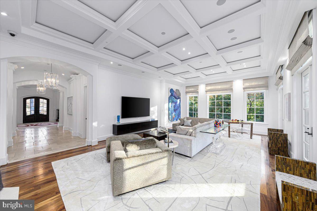 8710 Fernwood Road Bethesda, MD 20817 - Photo 13 of 40 Family Room