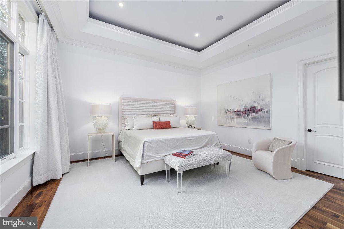 8710 Fernwood Road Bethesda, MD 20817 - Photo 15 of 40 Main Level Bedroom