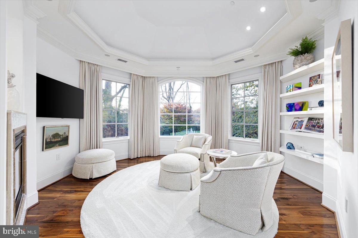 8710 Fernwood Road Bethesda, MD 20817 - Photo 18 of 40 Primary Sitting Room