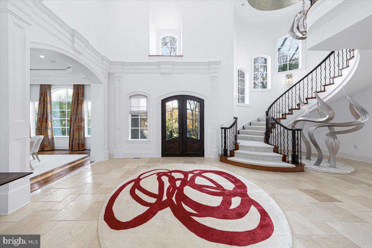 8710 Fernwood Road Bethesda, MD 20817 - Photo 3 of 40 Foyer