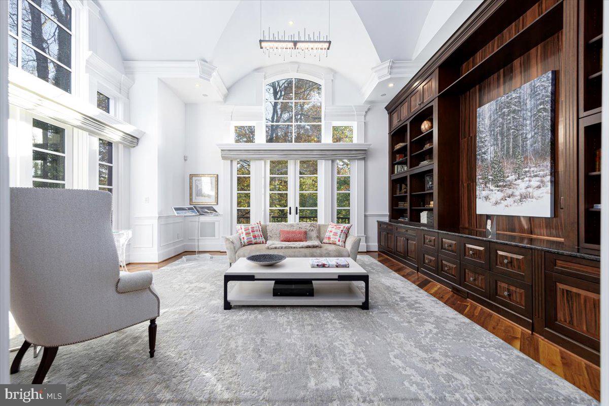 8710 Fernwood Road Bethesda, MD 20817 - Photo 6 of 40 Libary/Office