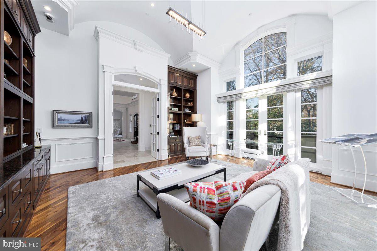 8710 Fernwood Road Bethesda, MD 20817 - Photo 7 of 40 Office/Library