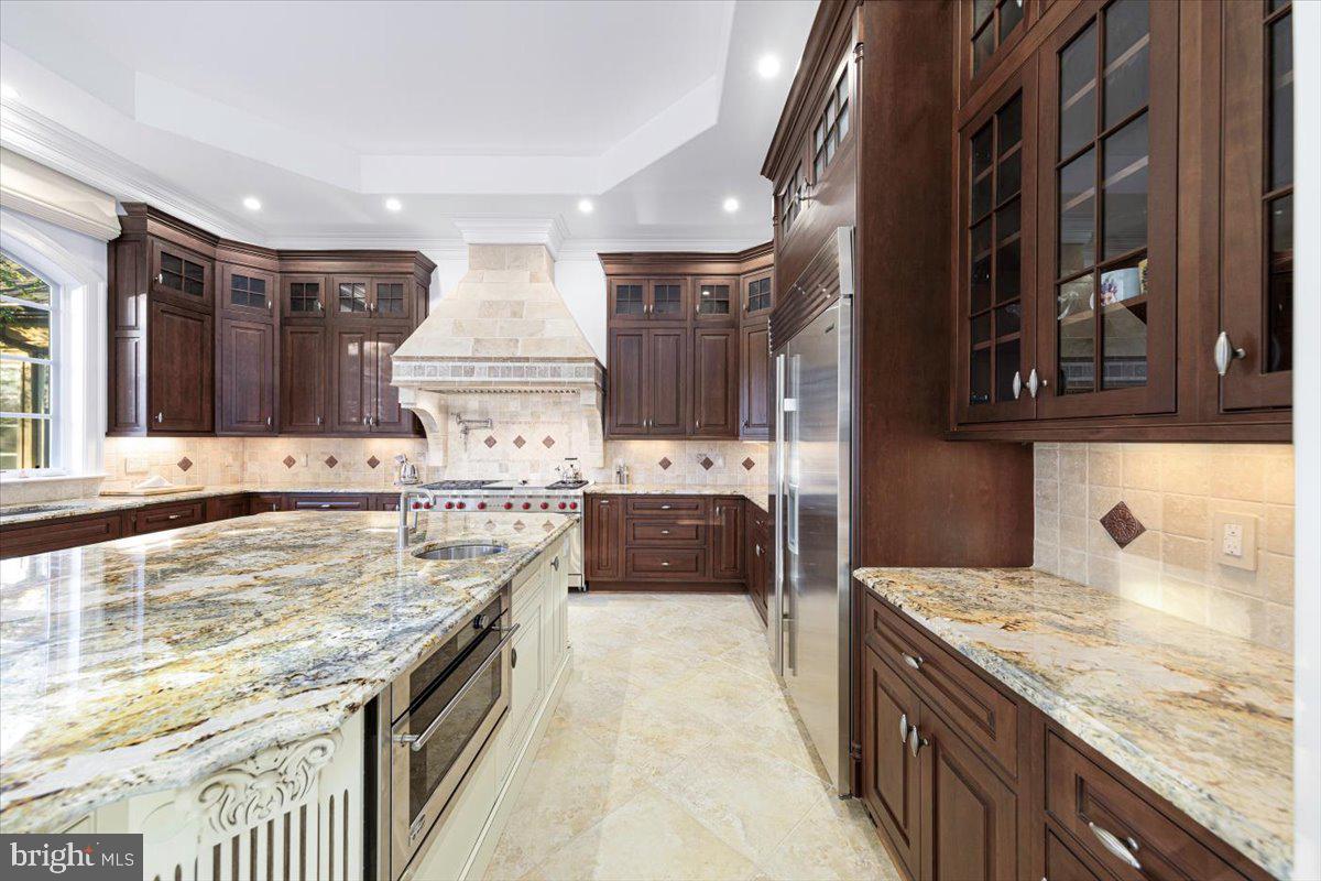 8710 Fernwood Road Bethesda, MD 20817 - Photo 8 of 40 Kitchen