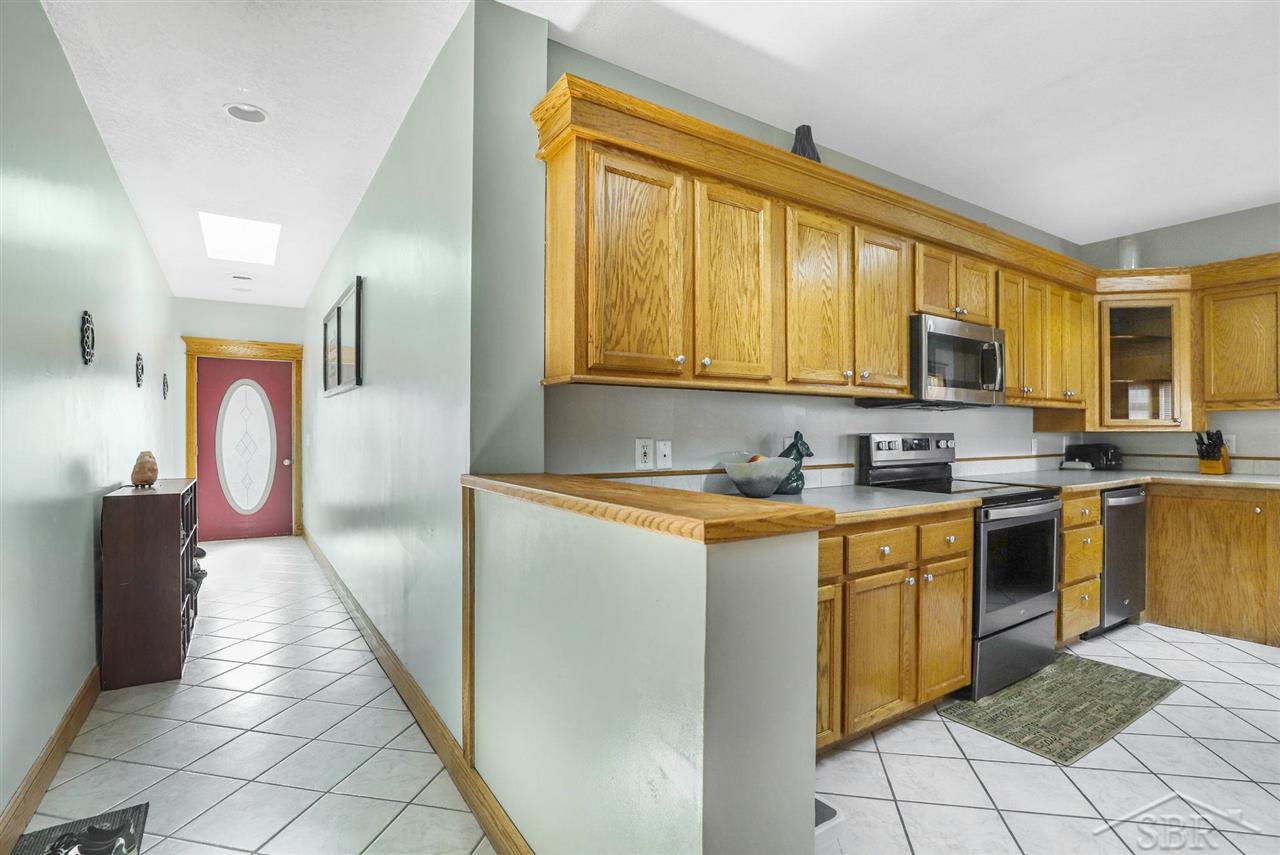 9760 West Freeland Road Freeland, MI 48623 - Photo 11 of 23 50080159-10.JPG