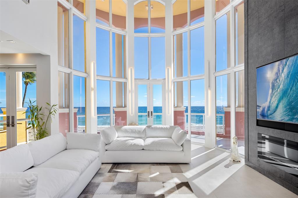 2140 North Ocean Boulevard, Unit V Fort Lauderdale, FL 33305 - Photo 20 of 63 2nd Floor Living Room