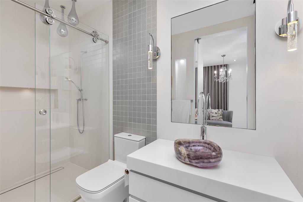 2140 North Ocean Boulevard, Unit V Fort Lauderdale, FL 33305 - Photo 35 of 63 3rd Floor En Suite