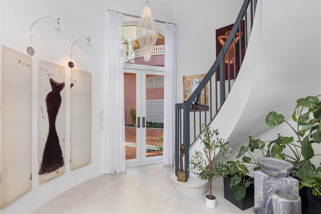 2140 North Ocean Boulevard, Unit V Fort Lauderdale, FL 33305 - Photo 8 of 63 Foyer