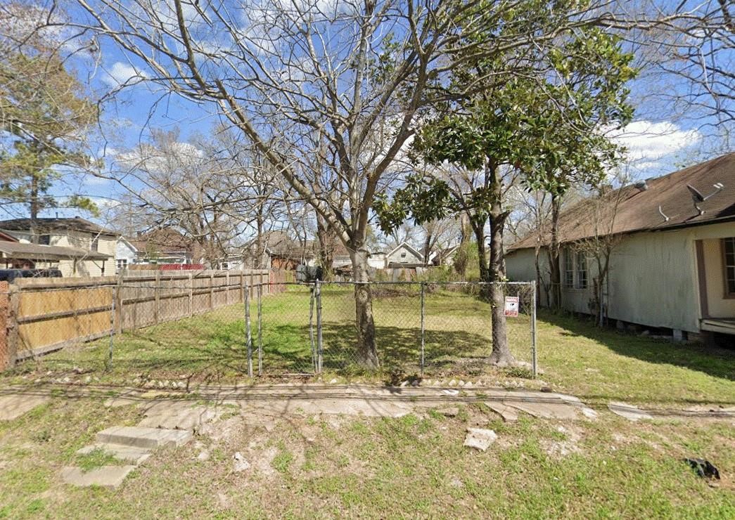 1610 Hardy Street Houston, TX 77026 - Photo 1 of 3 a view of a lake view