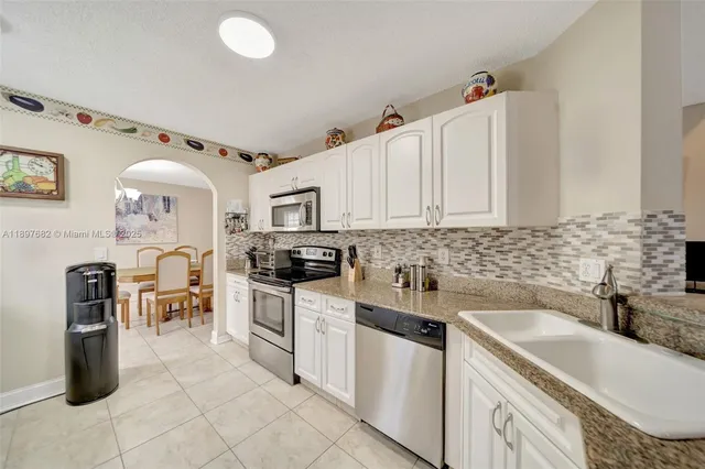 a view of entryway with a front door