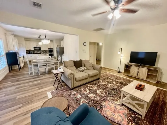 $3,500 | 3602 Garrettsville Drive, Pearland, TX 77584