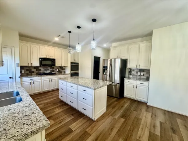 $3,500 | 3602 Garrettsville Drive, Pearland, TX 77584