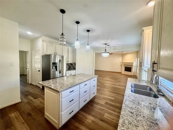 $3,500 | 3602 Garrettsville Drive, Pearland, TX 77584