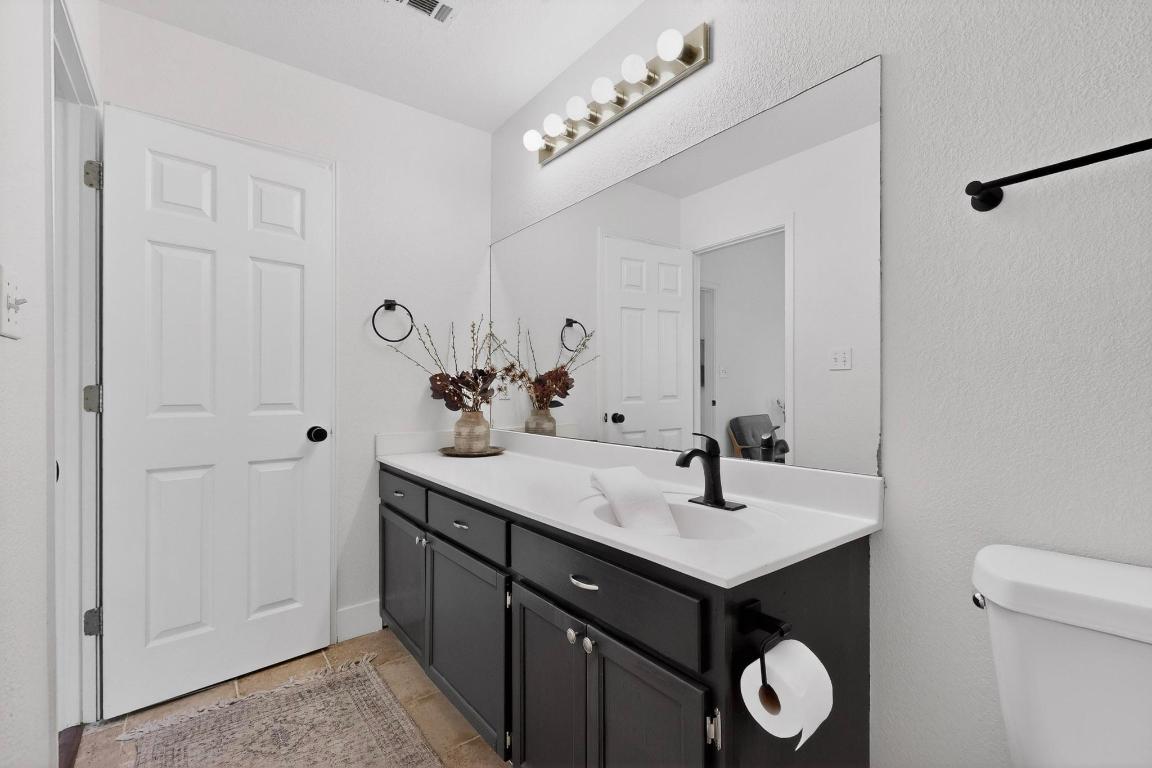 2511 Ashley Way Austin, TX 78744 - Photo 14 of 23 Primary bathroom