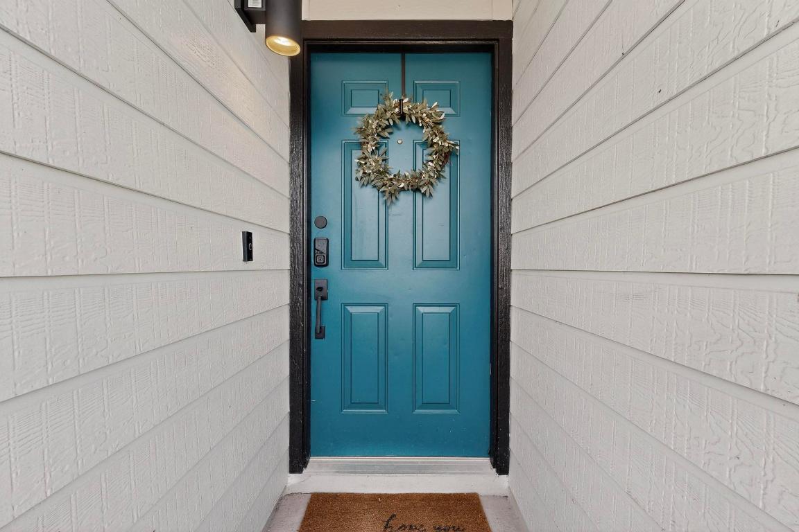 2511 Ashley Way Austin, TX 78744 - Photo 2 of 23 Doorway to property