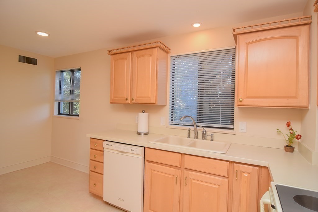 65 Lake Avenue, Unit 220 Worcester, MA 01604 - Photo 19 of 40