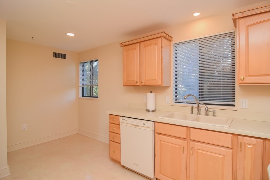 65 Lake Avenue, Unit 220 Worcester, MA 01604 - Photo 20 of 40