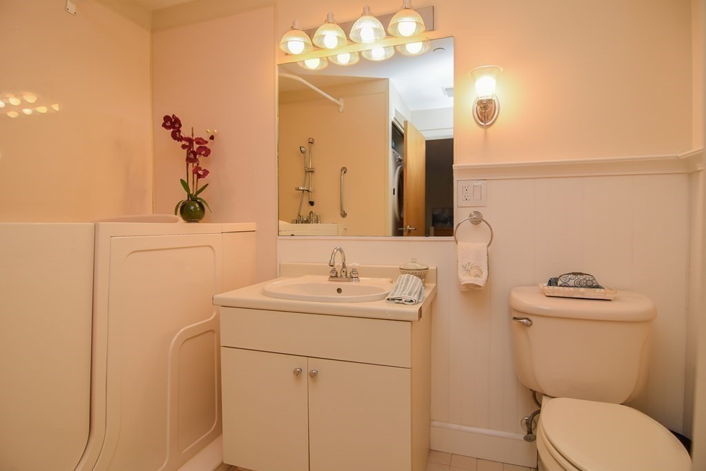 65 Lake Avenue, Unit 220 Worcester, MA 01604 - Photo 24 of 40