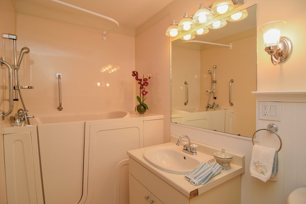 65 Lake Avenue, Unit 220 Worcester, MA 01604 - Photo 25 of 40