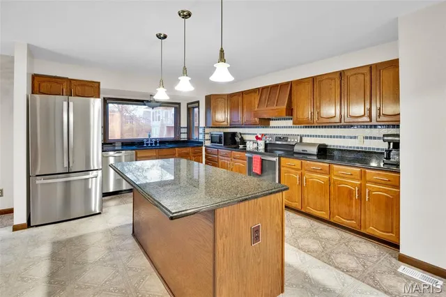 $675,000 | 15142 Highcroft Drive, Chesterfield, MO 63017