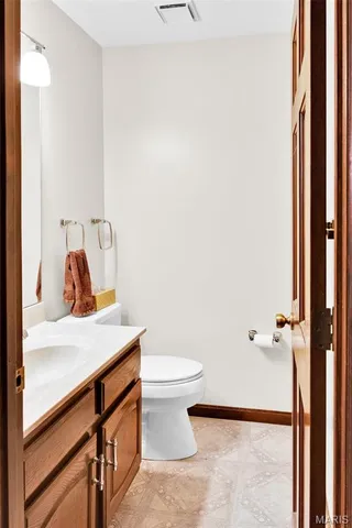 $675,000 | 15142 Highcroft Drive, Chesterfield, MO 63017