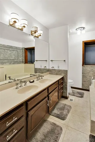 $675,000 | 15142 Highcroft Drive, Chesterfield, MO 63017