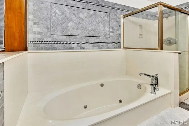 $675,000 | 15142 Highcroft Drive, Chesterfield, MO 63017