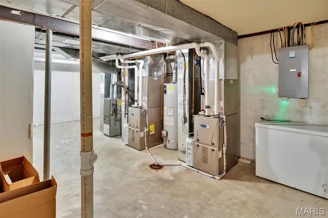 $675,000 | 15142 Highcroft Drive, Chesterfield, MO 63017